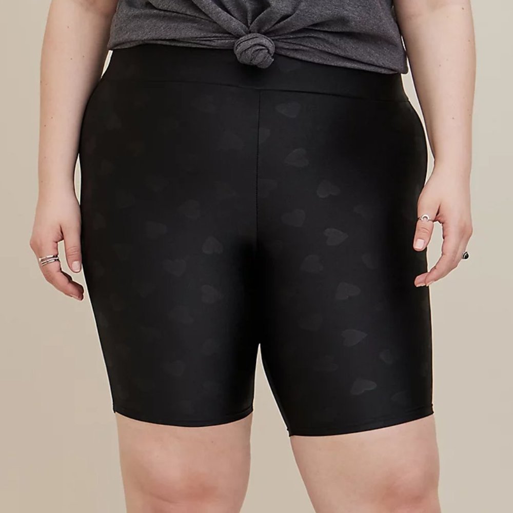 NWT TORRID HEART EMBOSSED 9' SIGNATURE HIGH RISE WAIST BIKE SHORT, Plus Size 2X